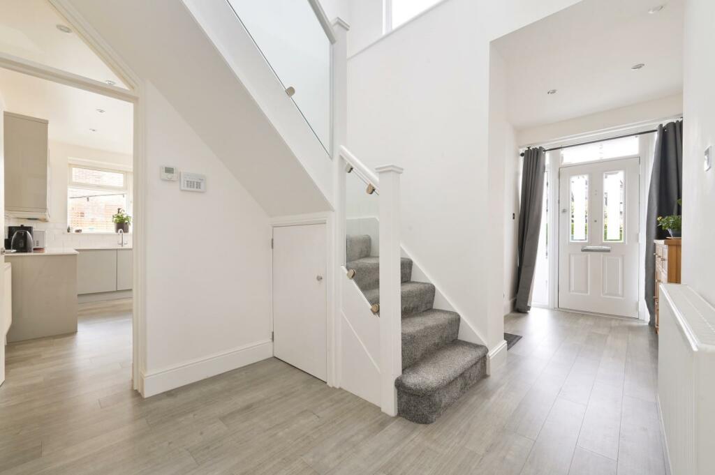 STONELEIGH CRESCENT 50 (7).jpg