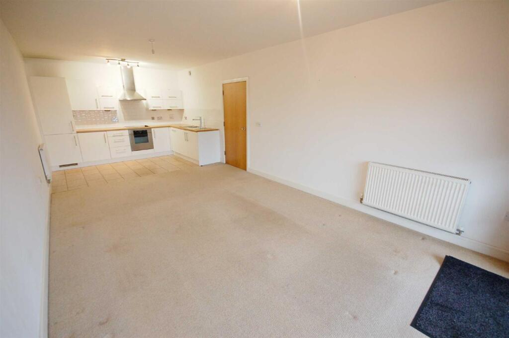 Lounge / Kitchen