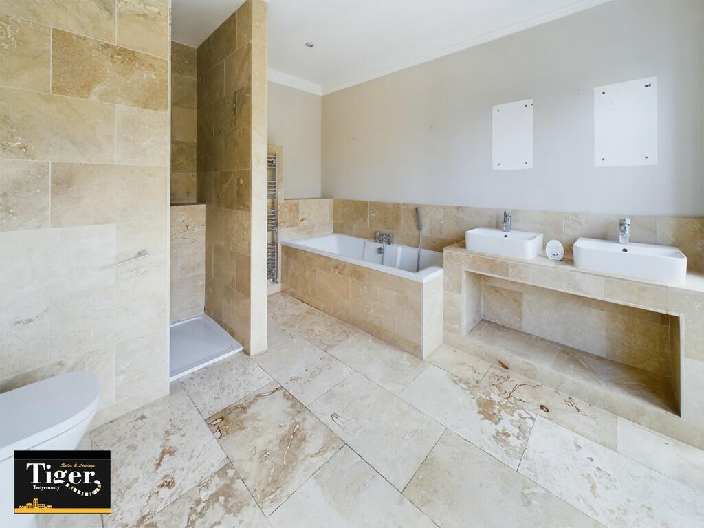 CAM02176G0-PR0329...