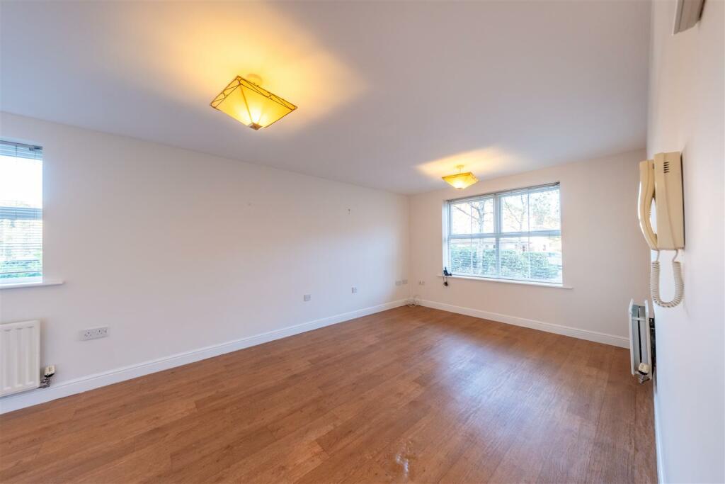 4 Eaton Court-006.jpg