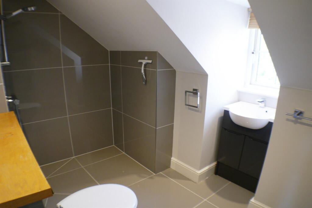 En-suite to Bedroom 