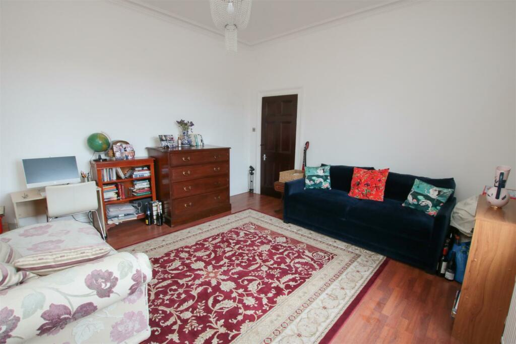 SEPARATE SITTING ROOM/ BEDROOM 3