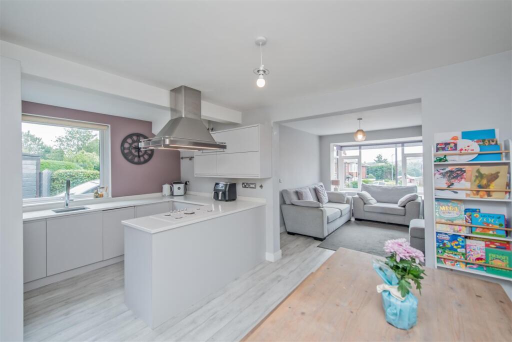 Modern Open Plan Dining Kitchen: