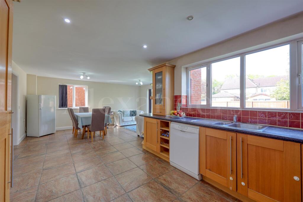 2 Dwyer Close-13.jpg