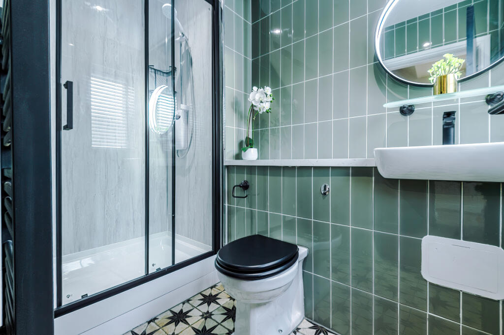 6 Capricorn Way, Bathroom 2