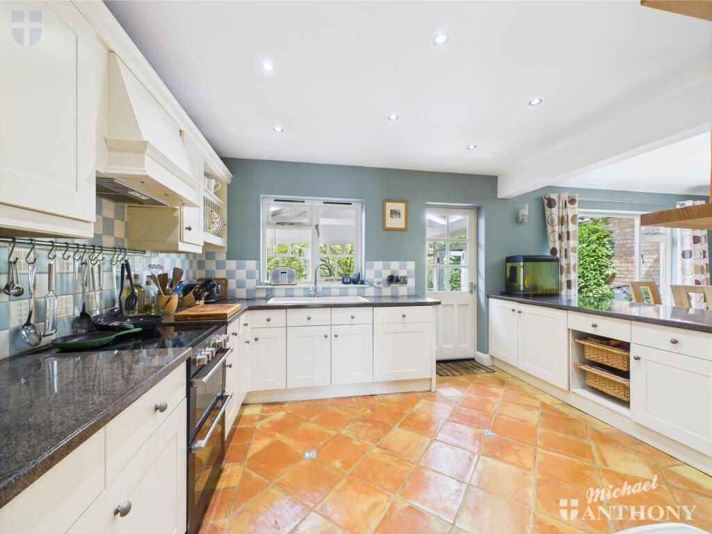 CAM03218G0-PR0659-STILL006