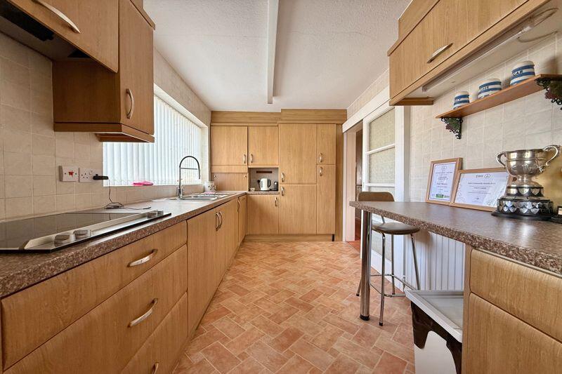 17' Kitchen/Breakfast