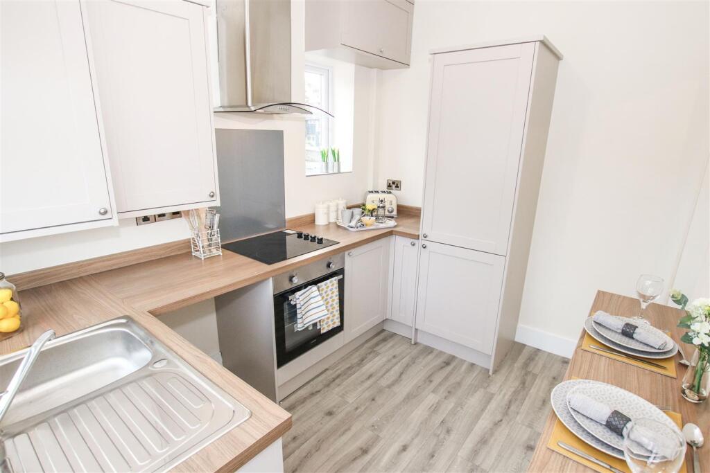 LUXURY FITTED KITCHEN