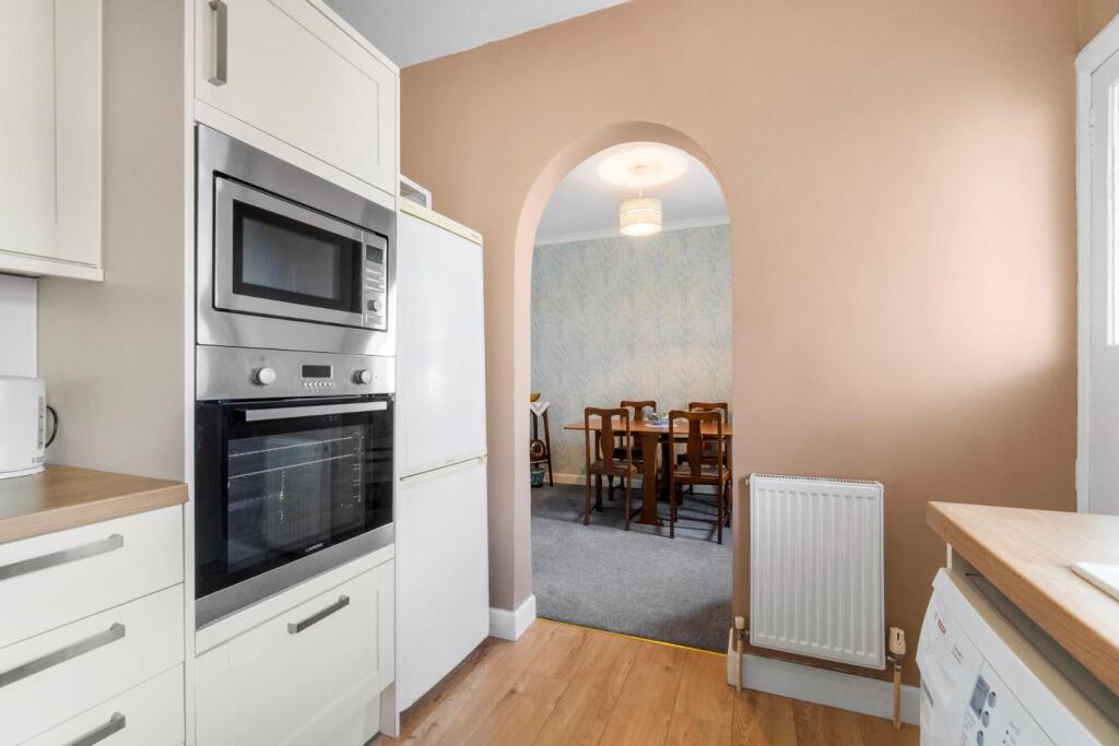 11_4 blytheswood crescent, largs  (9).jpg