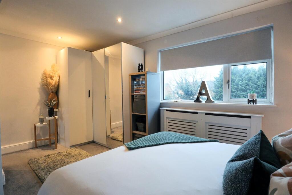 Bedroom 1 (2).jpg