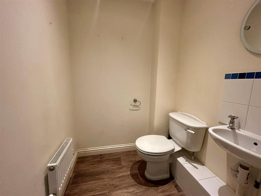 5 Le Freth Drive cloakroom.jpg