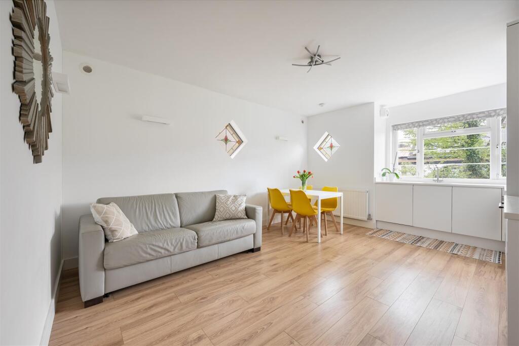 Chelmsford Road, E18