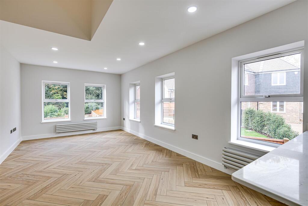 4 Reception Room.jpg