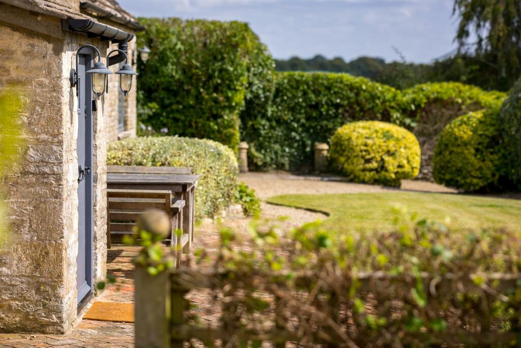 29 - 3 Itlay - GL7 7HZ - Web.jpg