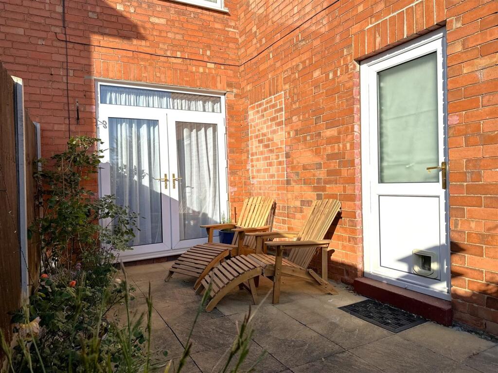 Paved Seating Area 378