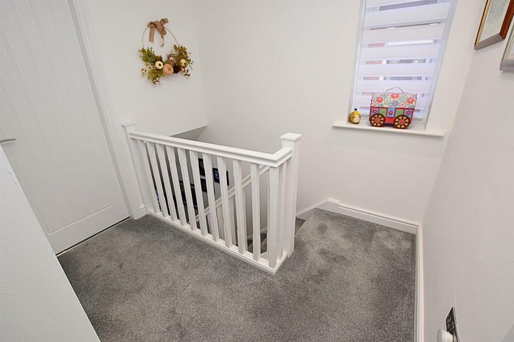 FIRST FLOOR LANDING