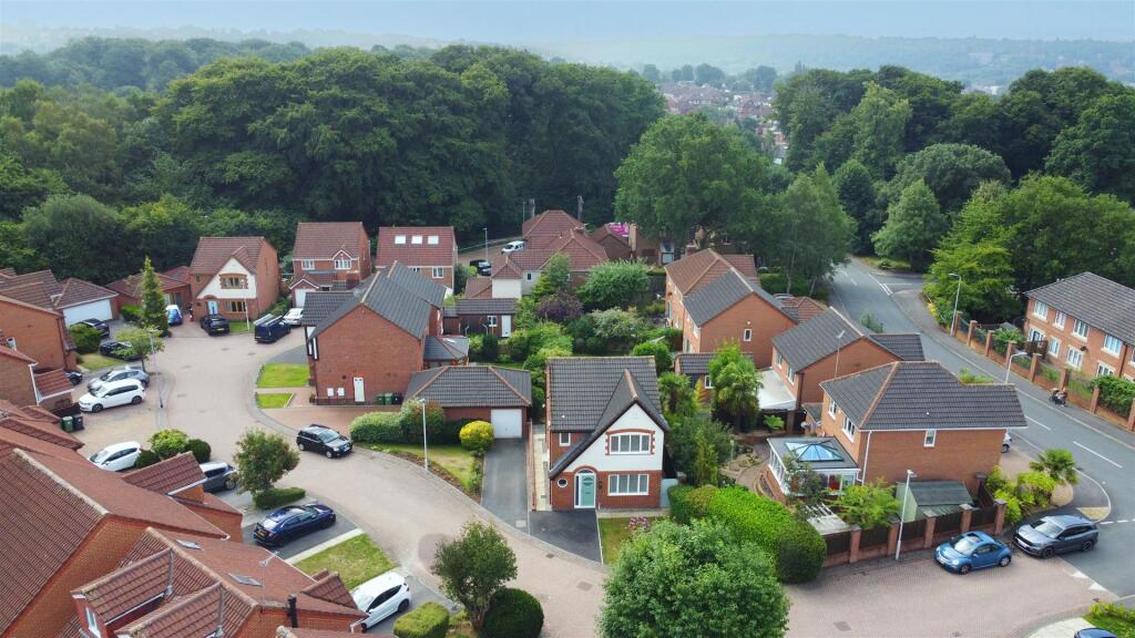 2 Woodlea Grove 1.JPG