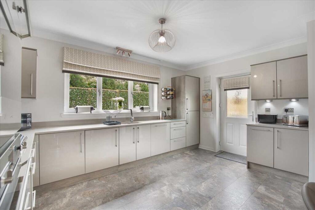 Kitchen Dining (2)