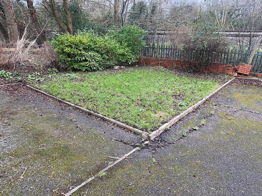 gardenAndParkingw.jpg