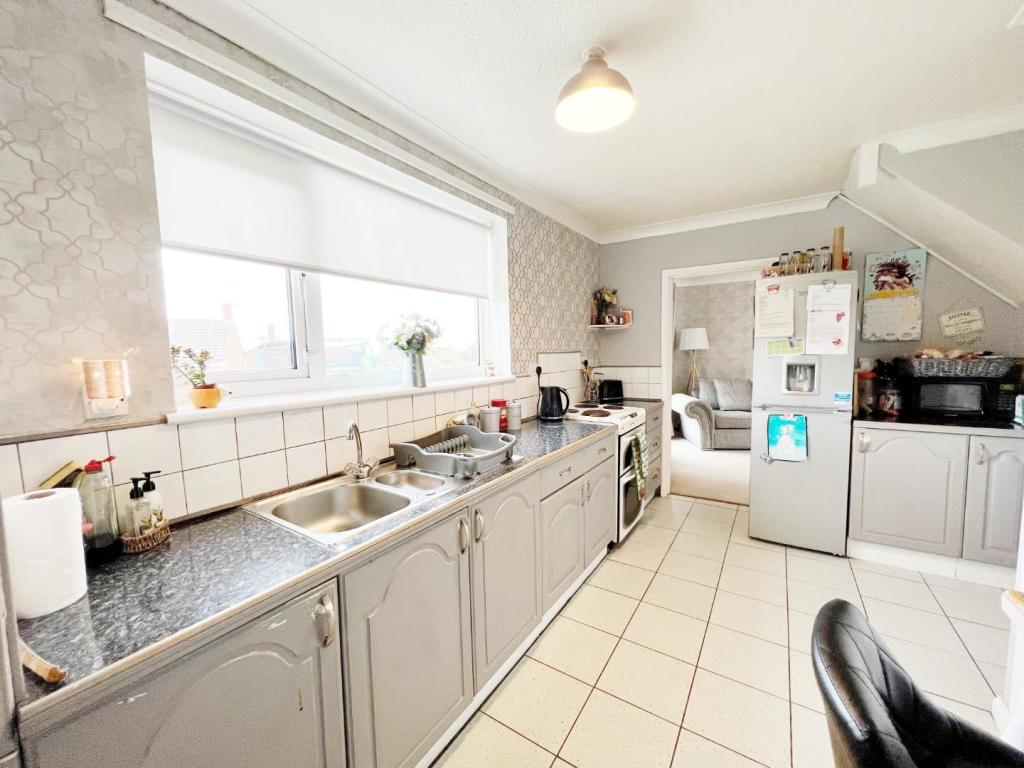 Kitchen pic 1.jpg