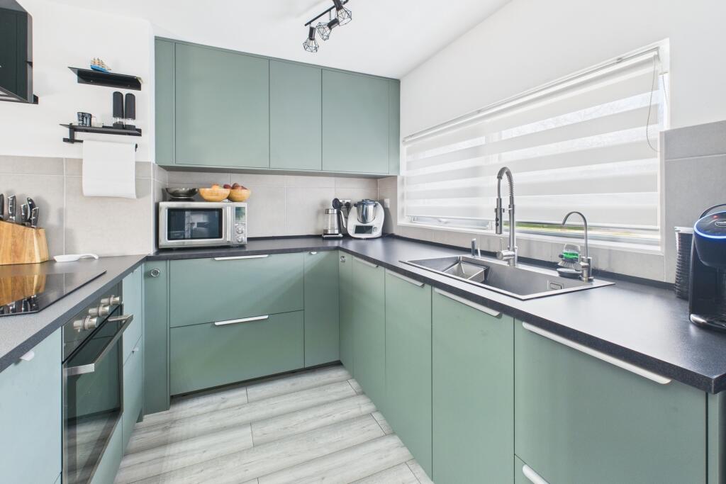 CAM02545G0-PR0354-STILL004