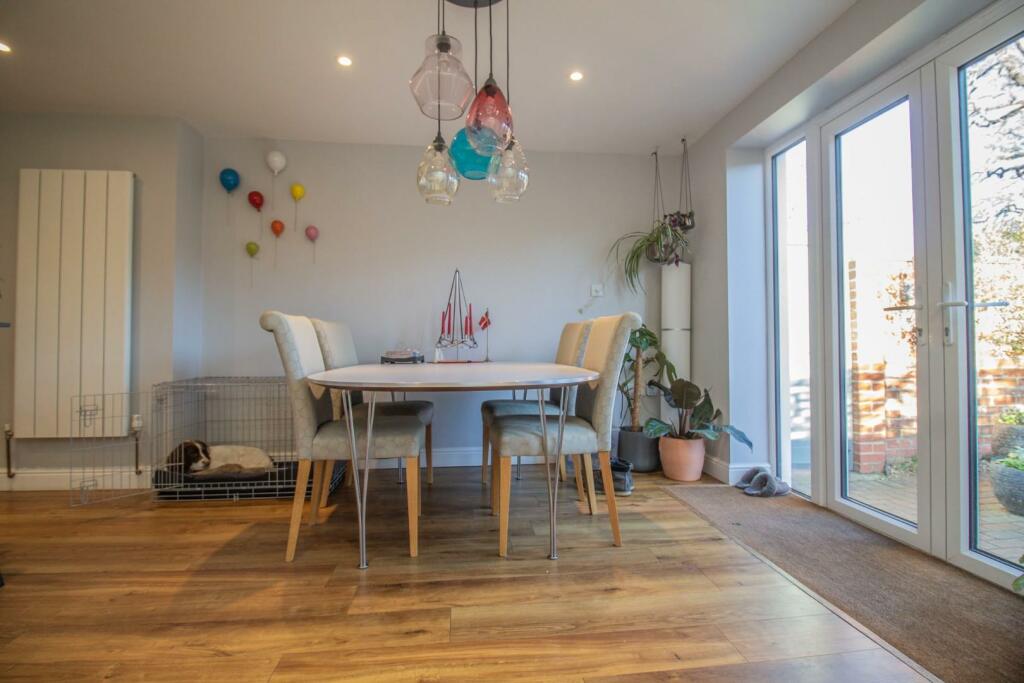 3 Victoria Street [Open-Plan Kitchen Breakfast Roo