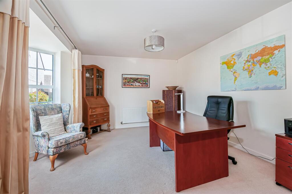 5 Sycamore Close -5.jpg