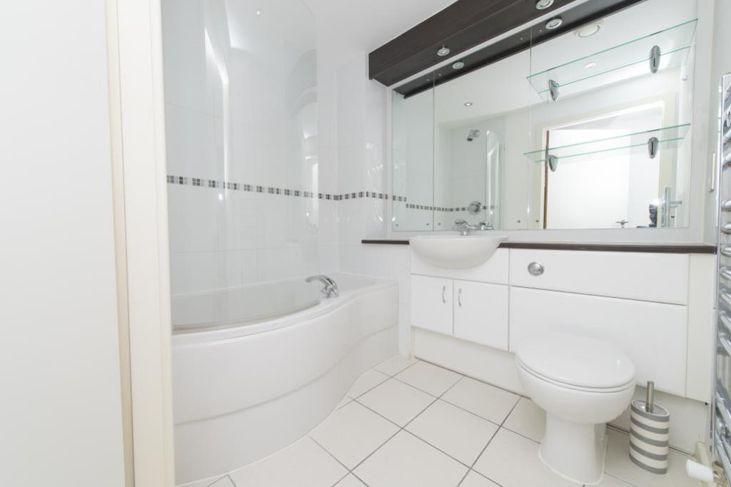 Hive Bathroom White_lge