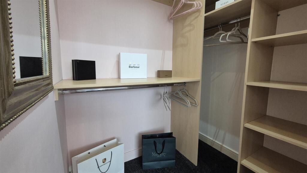 Master Walk In Wardrobe