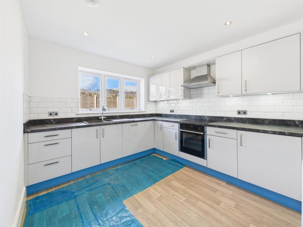 Kitchen: