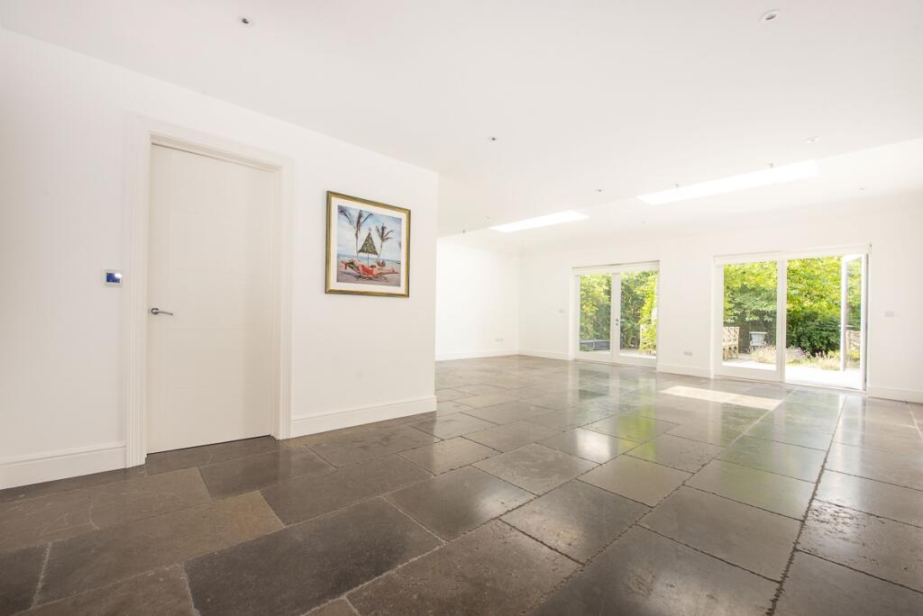 the-coach-house-c...