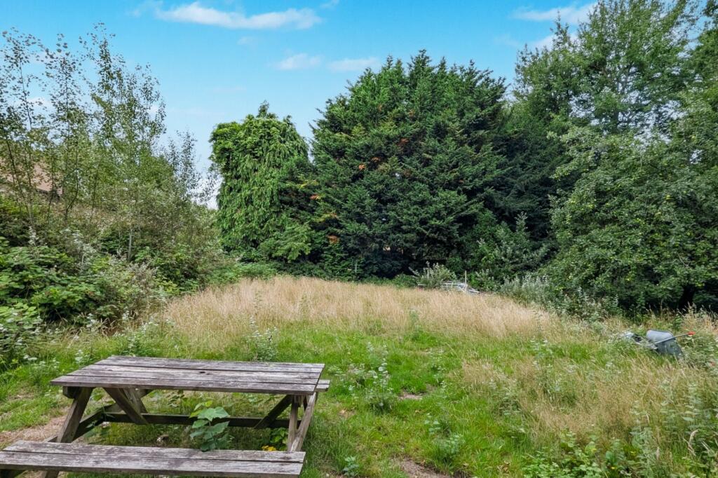 1 Farm Drive, Shirley, Croydon CR0 8HX
