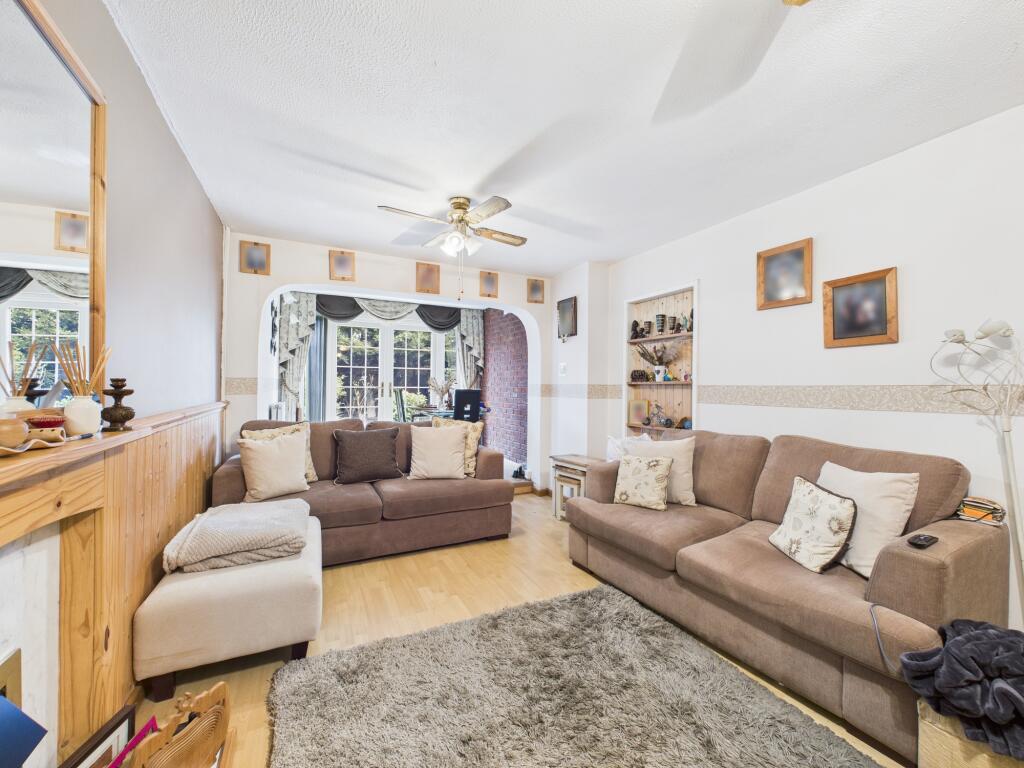 CAM05192G0-PR0167-STILL004