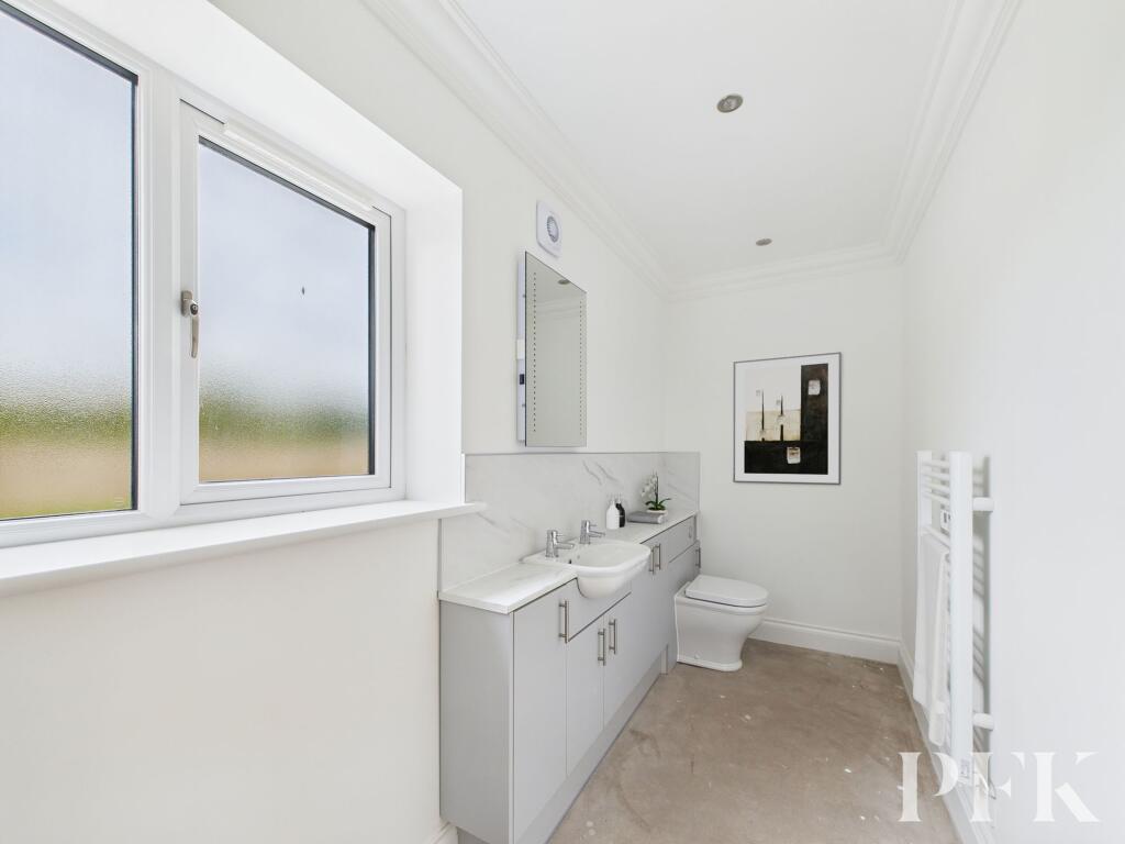 Ground Floor En Suite