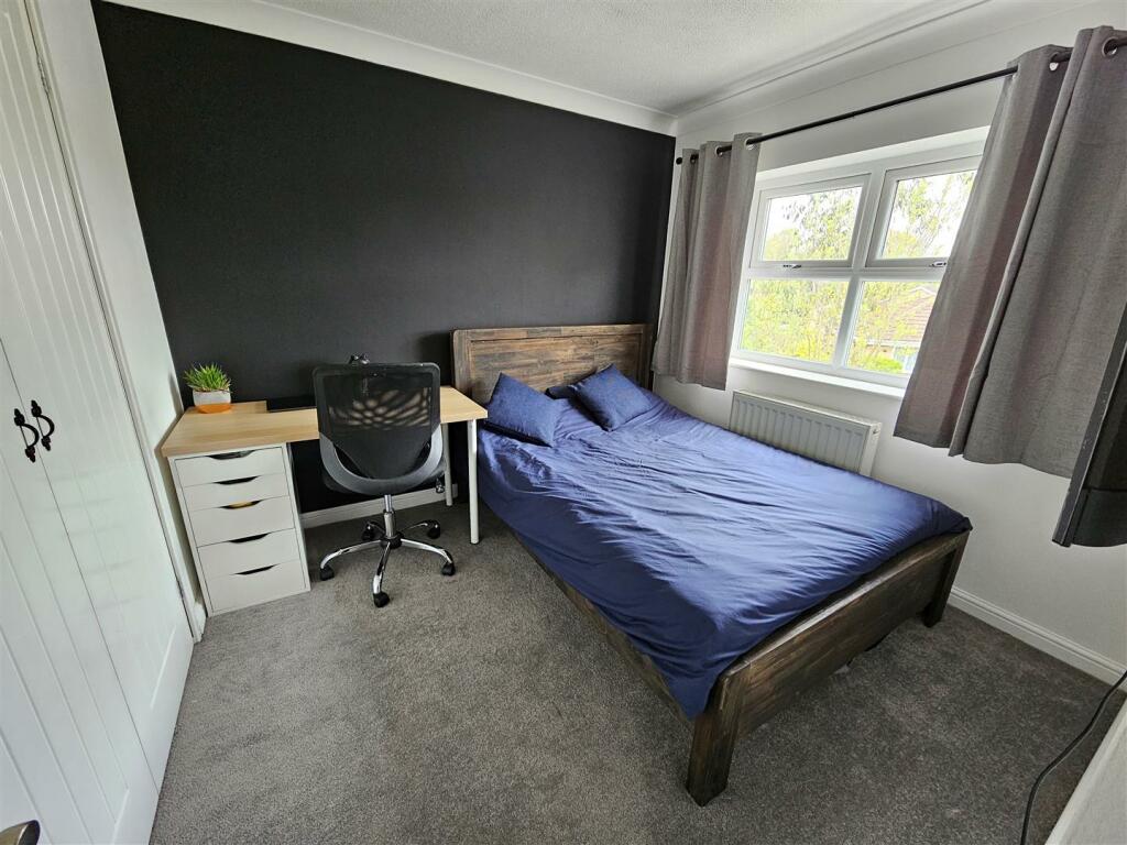 BEDROOM 2