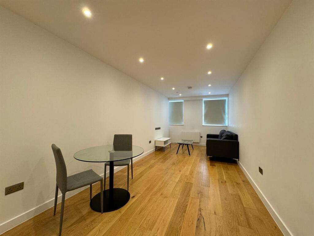 Living area pic 7.jpeg