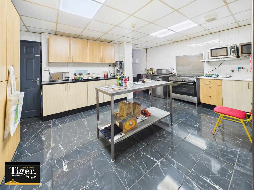 CAM02176G0-PR0547...