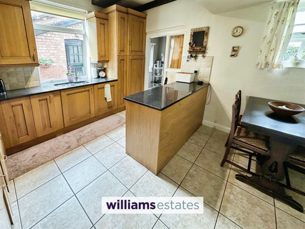 Kitchen/Breakfast Room