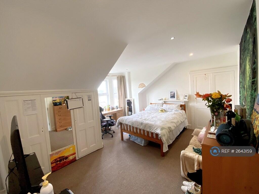 Top Floor Front Bedroom