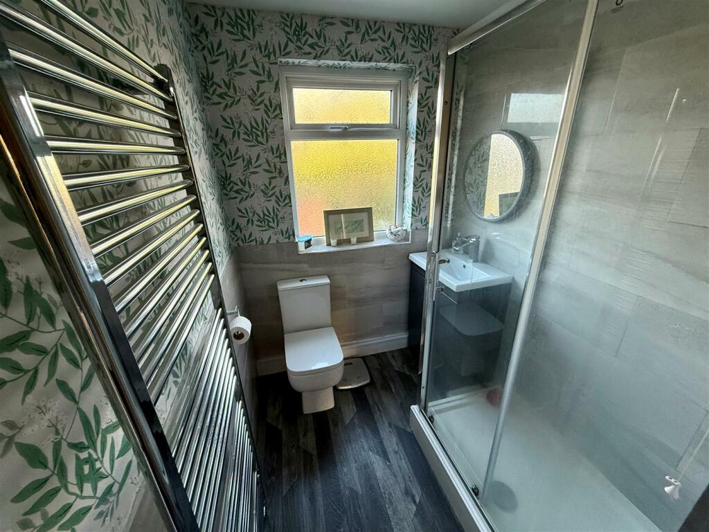 SHOWER ROOM