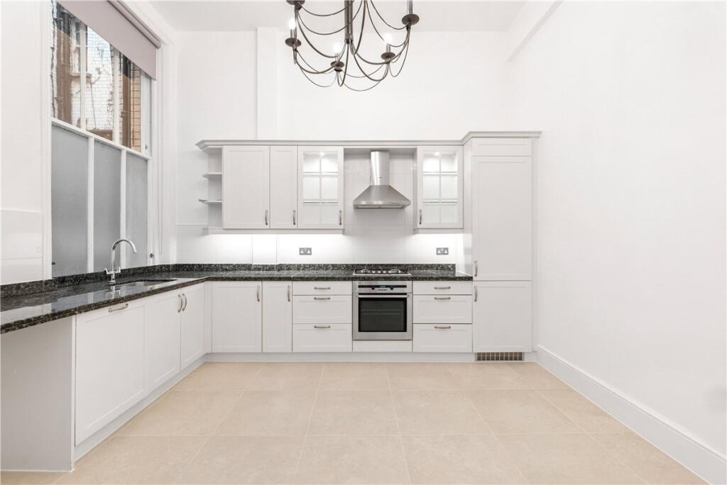 Eat-In Kitchen