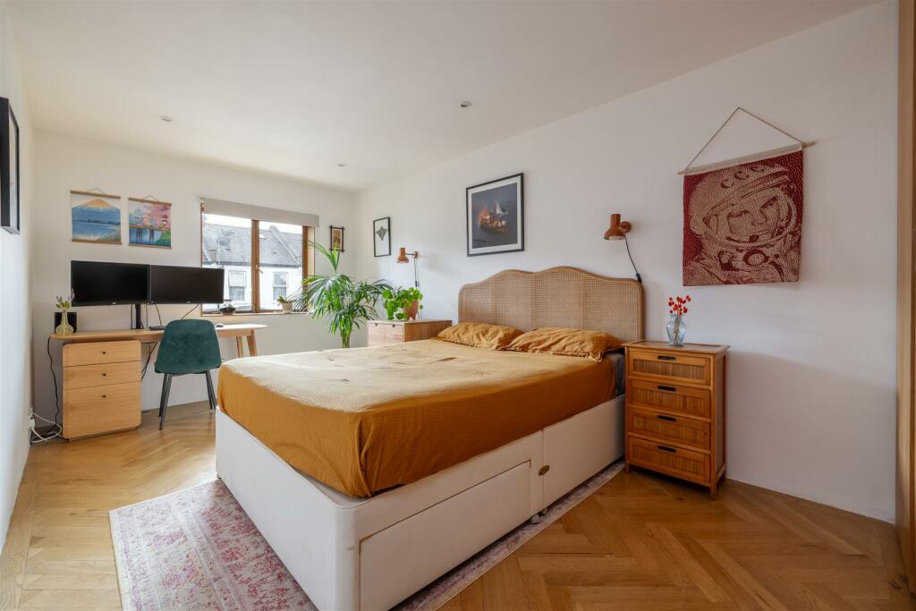 Huxley Road E10
