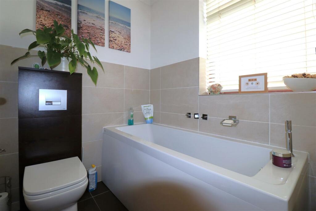 Bathroom (2).JPG