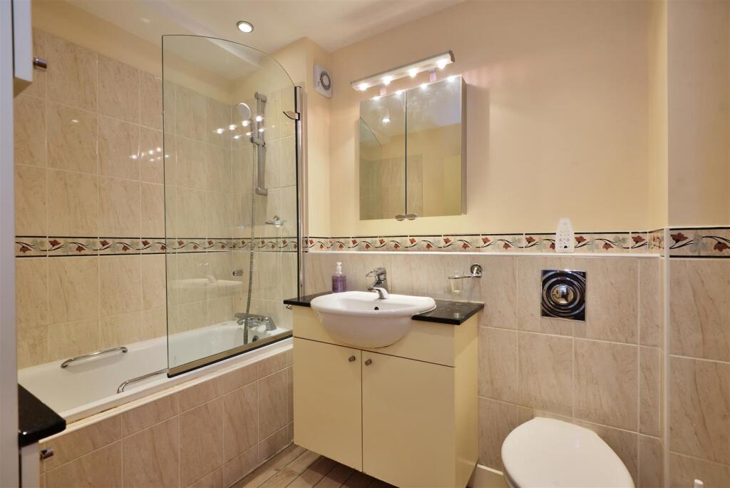 Flat 5 Barton West Barton Road (46).jpg