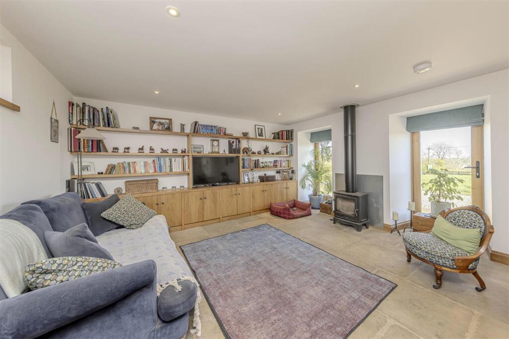 Sitting/Dining Room