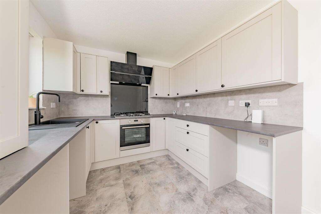 35 Myrtlehall Gardens Dundee-3.JPG