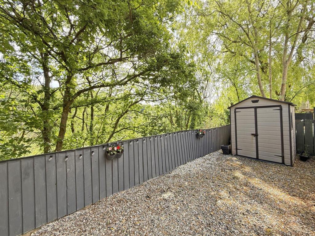 Erlstoke Close 81 - Garden 3.jpg