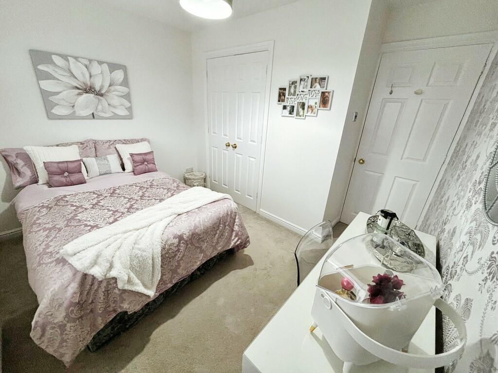 1bc275bb-bedroom ...