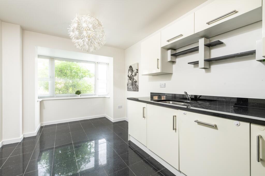 140 Sellkirk Drive dining space