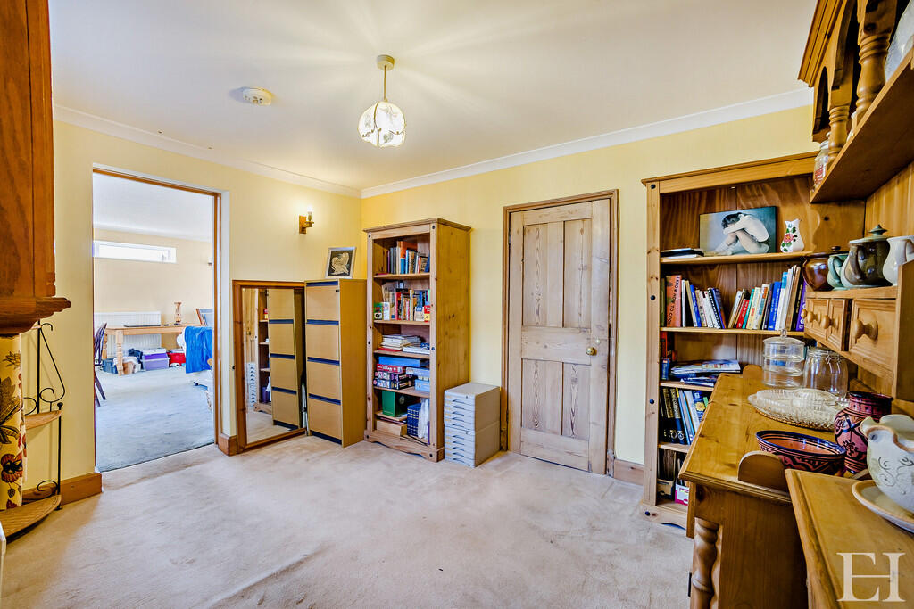 8637095-interiorW...